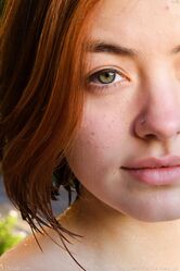 Мокрая девочка