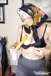 Бабушка, а вы что, из дома престарелых сбежали?