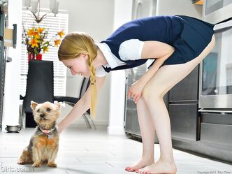 Вот сучка, опять забыла трусики одеть,!