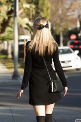 Пизду не покажу. Меня еще не настолько порно мир опошлил!