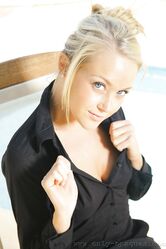 У тебя ни лице написано, что нихуя ты не сромная!