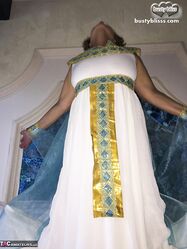 Я похожа на царицу?