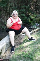 Если бы у тебя год не было бабы, вдул бы ей?