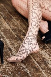 А мне все говорят, что у меня ножки самые красивые