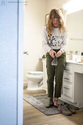 Подглядывать между прочим неприлично