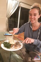 Она моя королева а не шлюха!