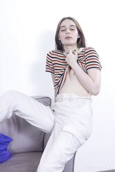 Похуй, что у меня сисек нет, зато у меня дырка узкая!